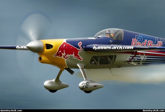 Extra 300 - Hannes Arch