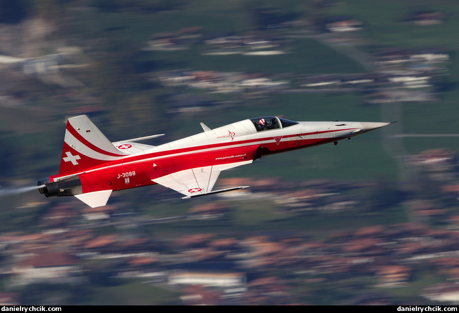 F-5 Tiger of Patrouille Suisse over Brienz