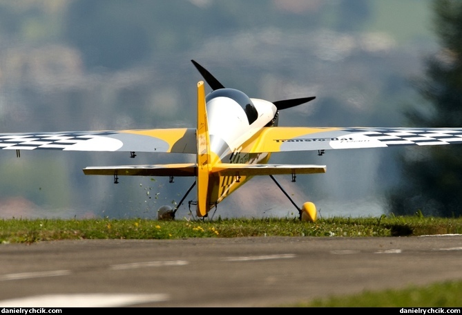 Extra 260 (RC model)