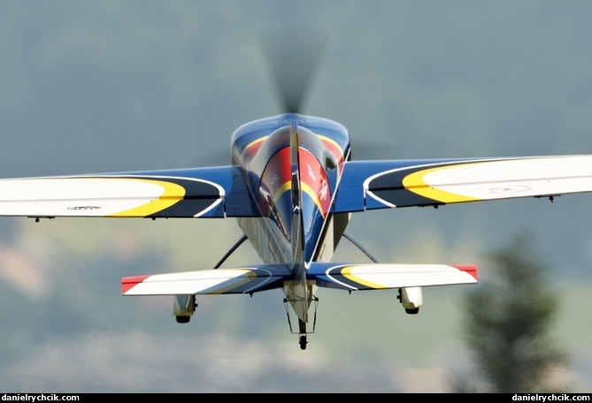 Extra 300 (RC model)