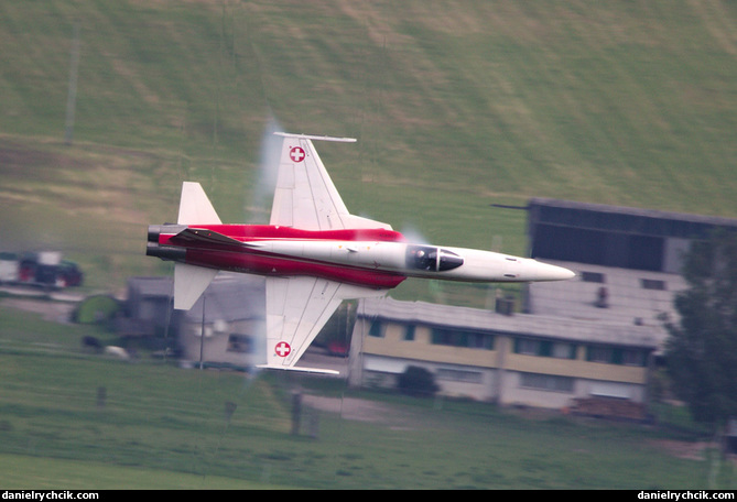 F-5 Tiger - high speed pass with shockwaves