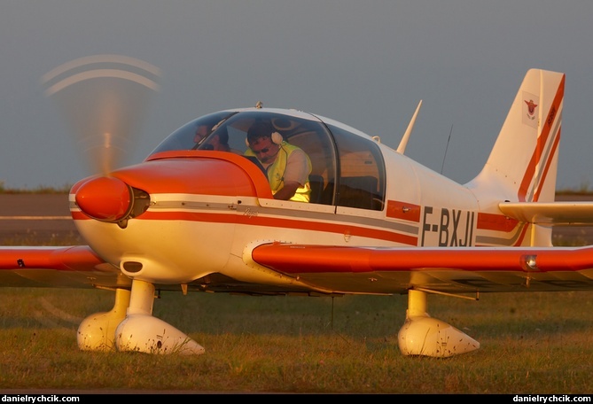 Robin DR-400