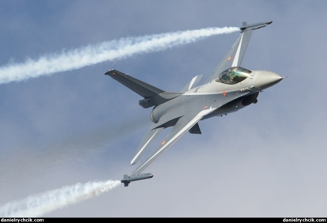 Belgian F-16C solo display
