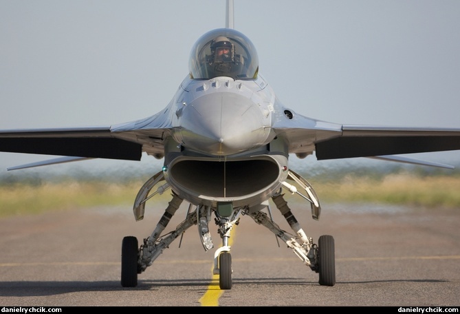 Belgian F-16C solo display