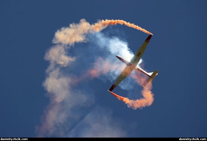 Glider aerobatics