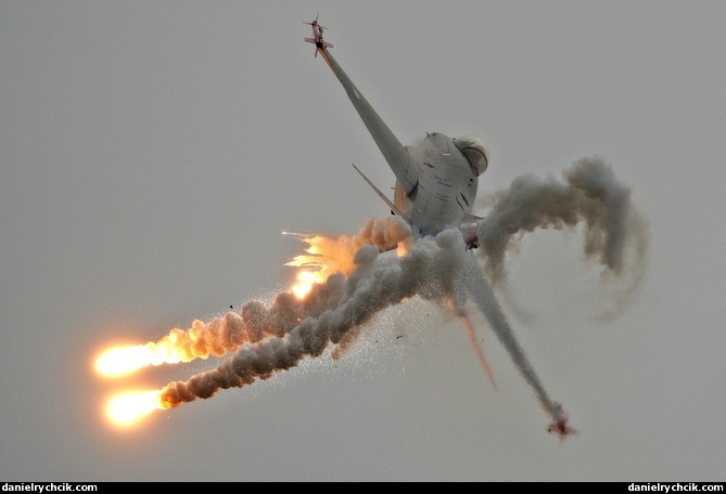 Danish F-16C solo display