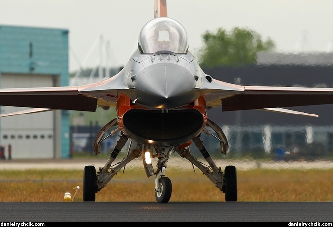 RNLAF F-16C solo display