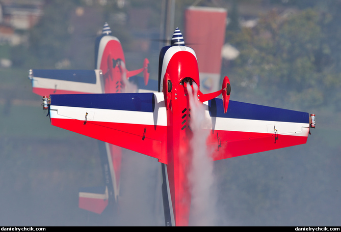 Extra 330SC (L'&Eacute;quipe de Voltige de l'Arm&eacute;e de l'Air)