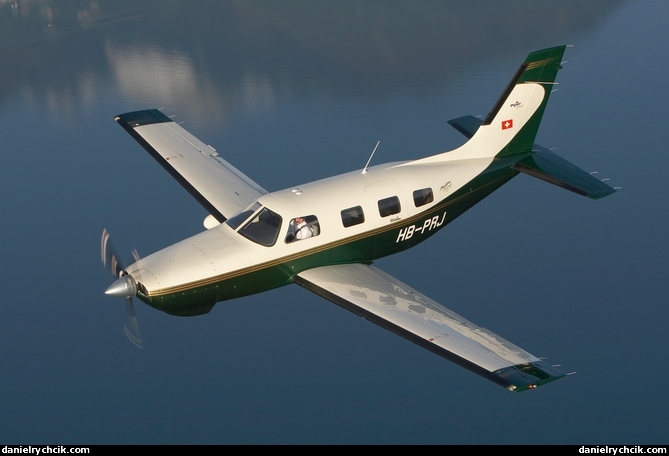 Piper Malibu HB-PRJ over Lake of Geneva