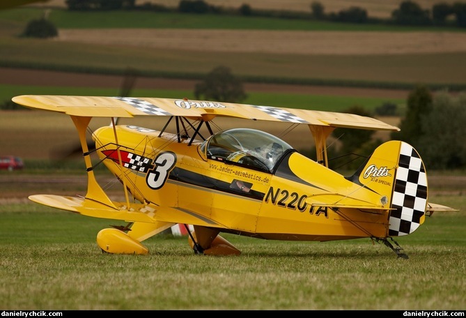 Pitts S-2B