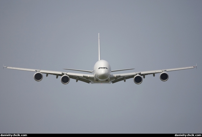 Airbus A380-842