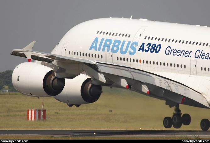 Airbus A380-842