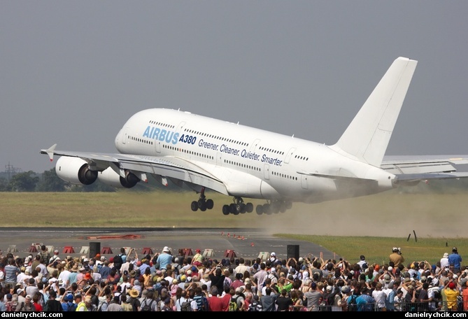 Airbus A380-842