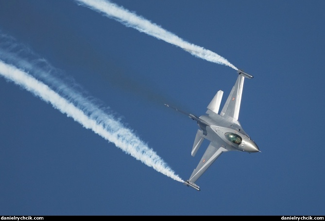 Belgian F-16C solo display
