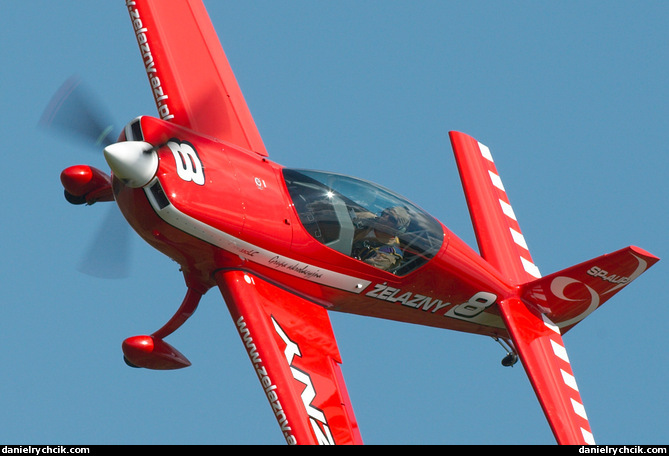 Extra 330 - 