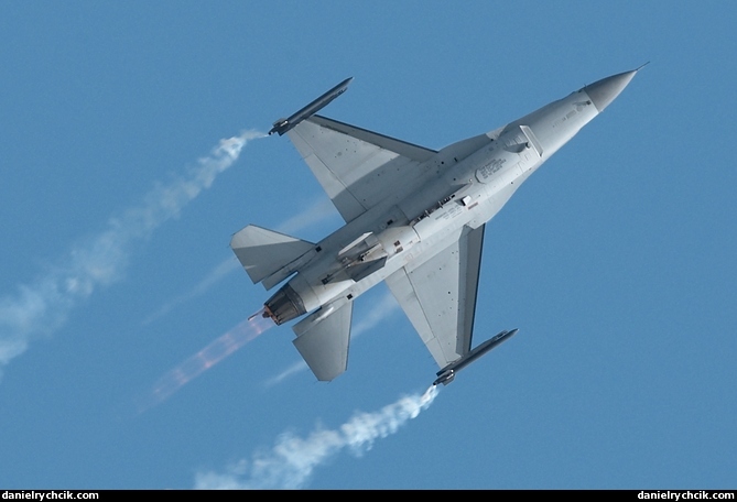 Belgian F-16 solo display
