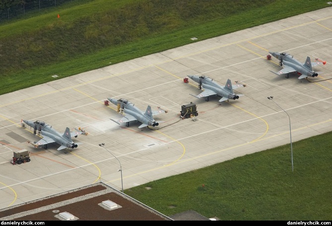 Preparation of four F-5 Tigers