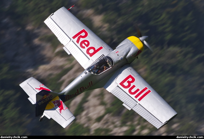 Zlin Z-50LX (Flying Bulls)