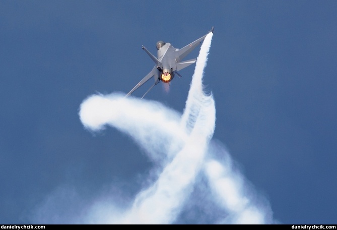 Belgian F-16C solo display
