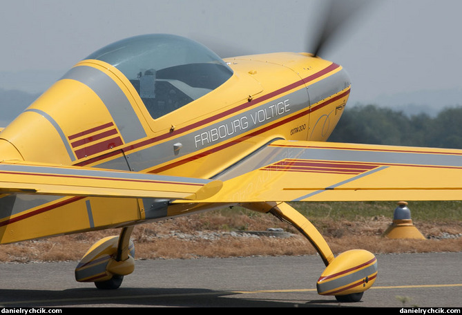 Extra 200