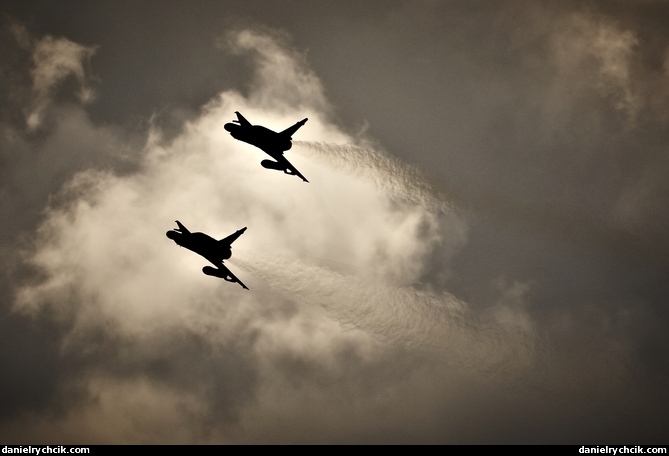 Mirage 2000N formation display